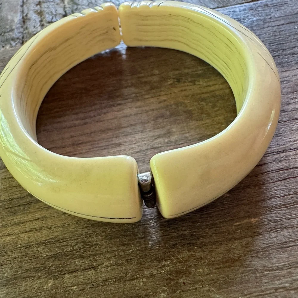 Vintage Carved Resin Cuff Bracelet - Women Jewelry